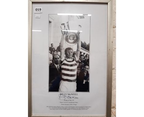 CELTIC F.C LIFT THE EUROPEAN CUP, BLACK &amp; WHITE PRINT PERSONALLY SIGNED BY 'LISBON LIONS' CAPTAIN BILLY MCNEILL 