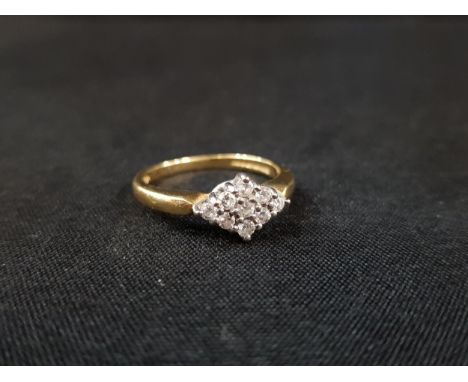 18 CARAT YELLOW GOLD DIAMOND CLUSTER RING WITH 0.25 CARAT OF DIAMONDS 