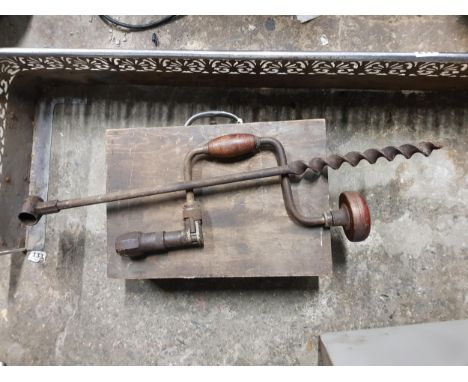 SMALL SELECTION OF VINTAGE TOOLS 