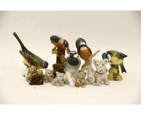 A collection of five porcelain birds, to include examples by Goebel, Bull-finch, and Beswick, together with a quantity of whi