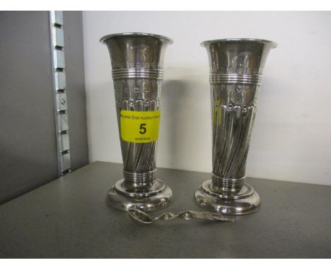 A pair of silver vases together with a silver salt spoon, total weight 150.6g 