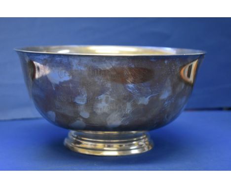 An American sterling silver Paul Revere reproduction circular bowl, by Reed & Barton, 22.5cm diameter, 725.5g. Condition Repo