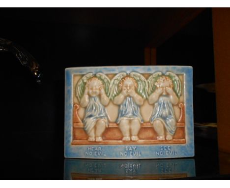 A Beswick wall pocket depicting 'Hear no evil, Say no evil, See no evil' No 714