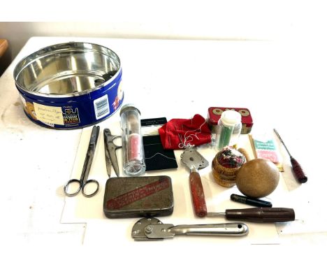 Selection of vintage sewing items 