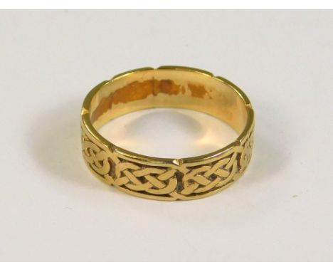 GOLD RING. A 9ct. gold ring with Celtic knot design. (S/T). Approx. 4.1g.