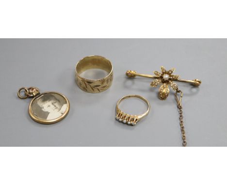 A 9ct engraved gold ring, a 14k and pearl ring, a 9ct gold foliate bar brooch and a portrait locket