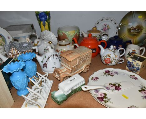 A GROUP OF CERAMICS AND GLASS WARE, to include a pair of blue glass vases with trellis design and wavy rim, a German toast ra