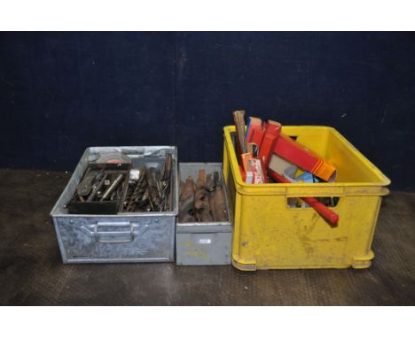 THREE TRAYS CONTAINING TAPER SHANK DRILL BITS and step drills, metric and Imperial