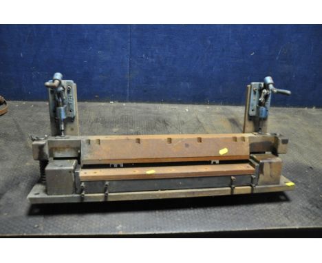 A HEAVY DUTY MANUAL SHEET METAL BENDER (no handles) bending width 48cm (Condition Report: surface rust, sticks on use needs s