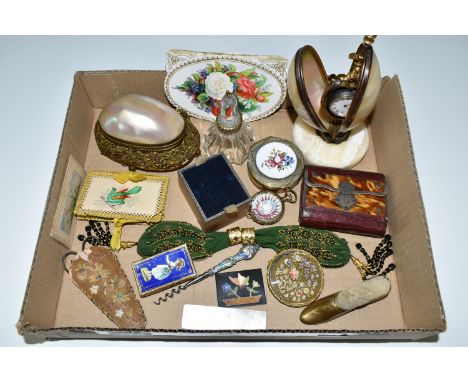 A COLLECTION OF SMALL ANTIQUE COLLECTABLES AND SEWING ITEMS, to include a Palais Royal mother of pearl pocket watch holder wi