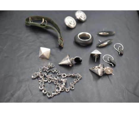 Five pairs of white metal/silver stud earrings of stylised form, a similar ring (ring size R approx) and a white metal neckla