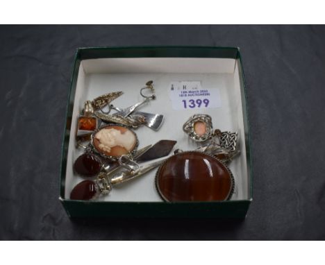 A selection of HM silver and white metal jewellery stamped 925/silver, including agate brooch, cameo brooch and ring, Celtic 