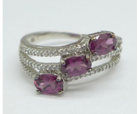 A 9ct white gold, magenta garnet and white sapphire ring, 3.5g, S 