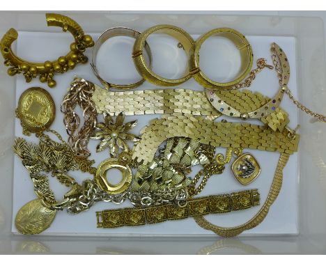 A collection of vintage gilt metal costume jewellery 