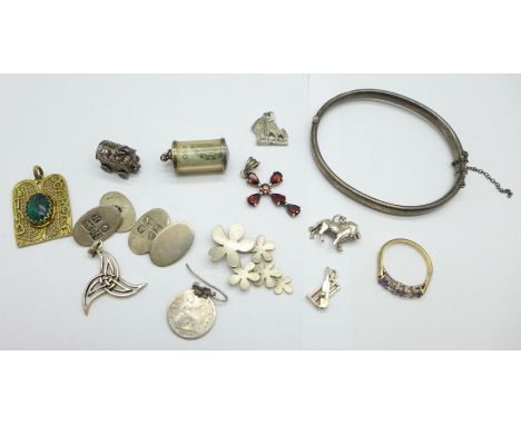 Silver jewellery including four pendants, a bangle, a £1 note charm, a pair of cufflinks, etc. 