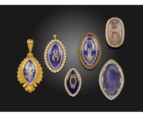 A late 18th century lozenge-shaped gold pendant, applied with a letter 'E' in seed pearls and within larger pearl border, 4cm