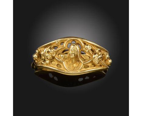 A Medieval Revival gold scarf ring by Wi?se, depicting the Virgin Mary within a pierced and engraved Gothic architectural sur