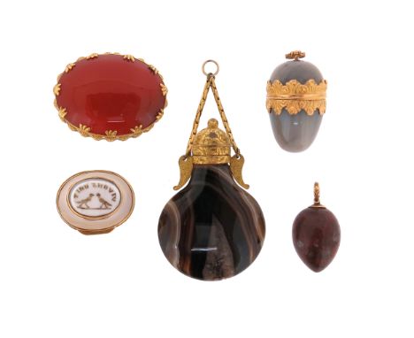 An early 19th century miniature waisted oval agate snuff box, the hinged cover with remnants of white enamel to the border po