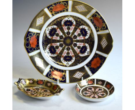 Royal Crown Derby 1128 Old Imari pattern plate and two trinket dishes, the larger 25cm diameter   Condition: We endeavour to 