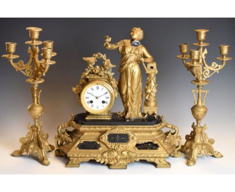 Early 20th Century French gilt spelter and black slate mantel clock with Roman dial, the case with figural surmount (af), 42c