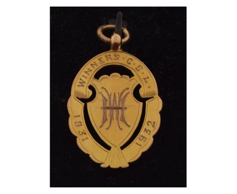 9ct gold oval sporting fob 'Winners C.S.L. 1931-1932', Thomas Fattorini Ltd, 5.5g approx,  in original box of issue   Conditi