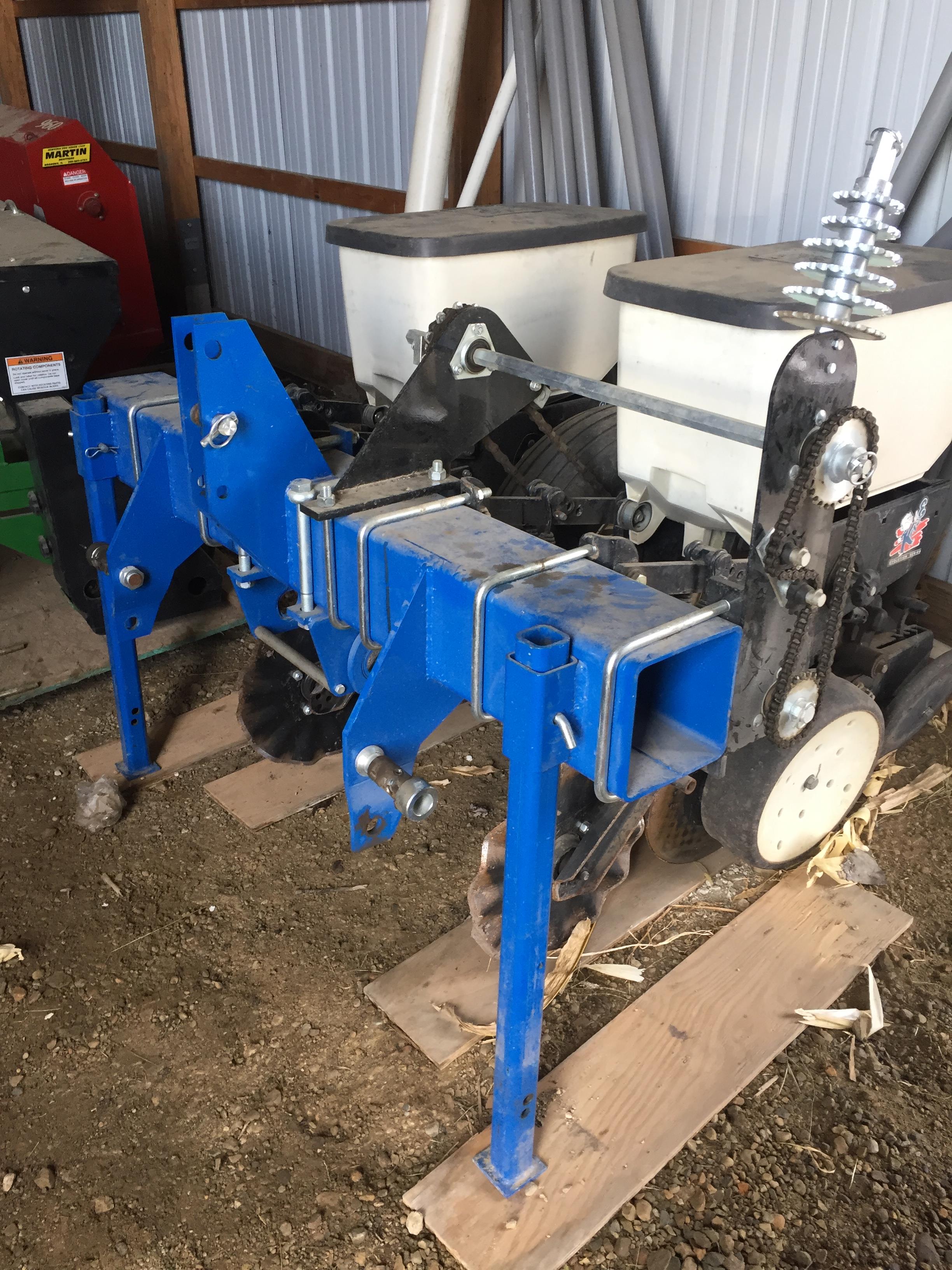 Kinze 2 Row/ 30 In., 3 Pt. Hitch Planter, Finger Pick Up, NoTill