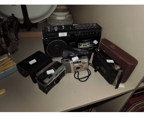 A selection of vintage and retro cameras, including Kodak instamatic 300 and similar , also included is a Roberts radio with 