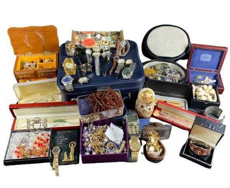 VINTAGE VANITY CASE &amp; SMALLER JEWELLERY BOXES &amp; CONTENTS of mainly costume jewellery, lady's and gent's wristwatches 