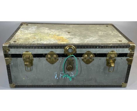 VINTAGE STEAMER TRUNK with metal fittings, 38cms H, 92 x 51cms