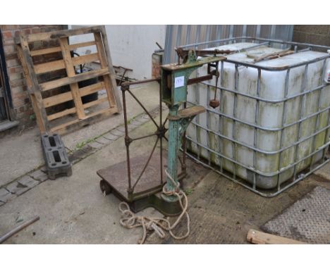 Set of sack scales.