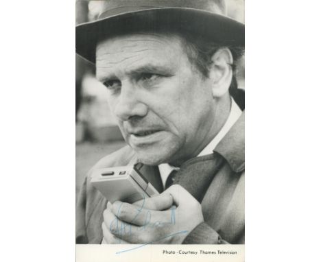 Richard Davies (1926-2015), actor. A 5.5x3.5-inch photo, signed 'Richard' to front. Also signed in full to back. Best known f