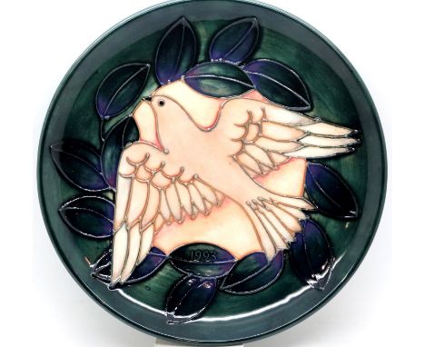 Boxed Moorcroft limited edition 1993 Doves year plate 303/500. P&amp;P group 2 (£18+ VAT for the first lot and £3+ VAT for su