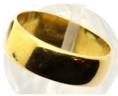 22ct yellow gold wedding band, size K, 5.2g. P&amp;P Group 1 (£14+VAT for the first lot and £1+VAT for subsequent lots) 