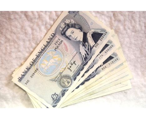 Ten Wellington £5 notes. P&amp;P Group 1 (£14+VAT for the first lot and £1+VAT for subsequent lots) 