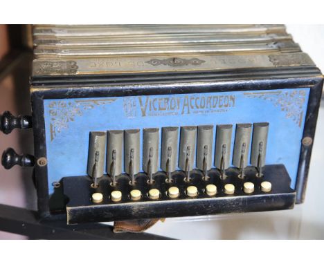 Vintage Viceroy model deluxe accordion with bronze reeds. P&amp;P Group 2 (£18+VAT for the first lot and £3+VAT for subsequen
