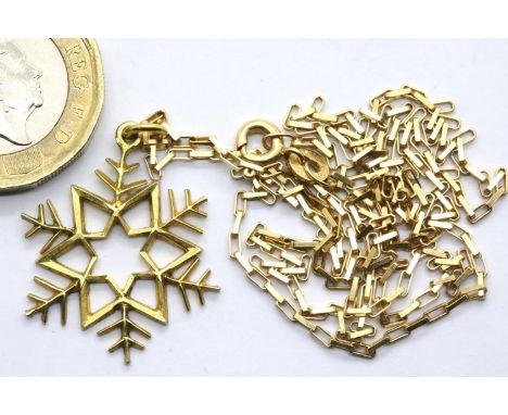 9ct yellow gold snowflake pendant and chain, L:  58 cm, 4.5g. P&amp;P Group 1 (£14+VAT for the first lot and £1+VAT for subse
