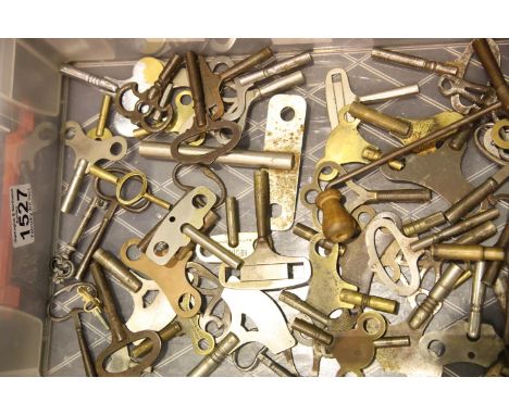 Collection of mixed clock keys. P&amp;P Group 2 (£18+VAT for the first lot and £3+VAT for subsequent lots) 