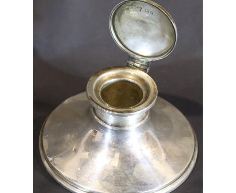 George V (weighted) hallmarked silver Capstan inkwell, London assay 1922. P&amp;P Group 1 (£14+VAT for the first lot and £1+V