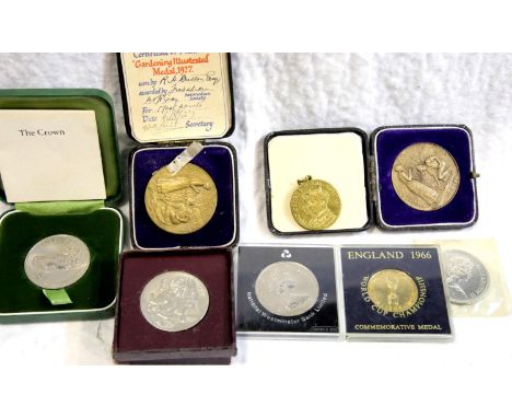 Mixed coins and medals including Garden Illustrated. P&amp;P Group 1 (£14+VAT for the first lot and £1+VAT for subsequent lot