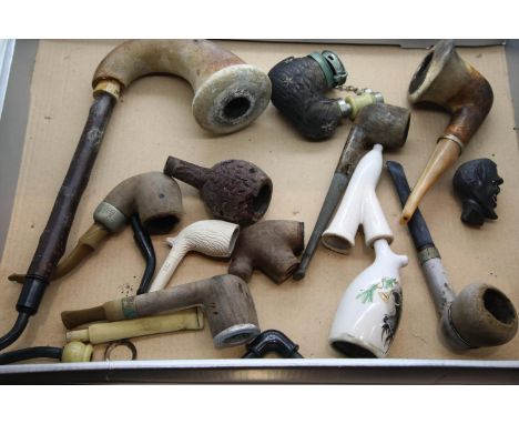 Collection of smoking pipes and parts in poor condition. P&amp;P Group 2 (£18+VAT for the first lot and £3+VAT for subsequent
