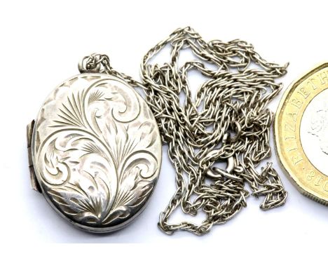 Sterling silver locket and chain, locket L: 2 cm, chain L: 50 cm, total weight: 7g. P&amp;P Group 1 (£14+VAT for the first lo