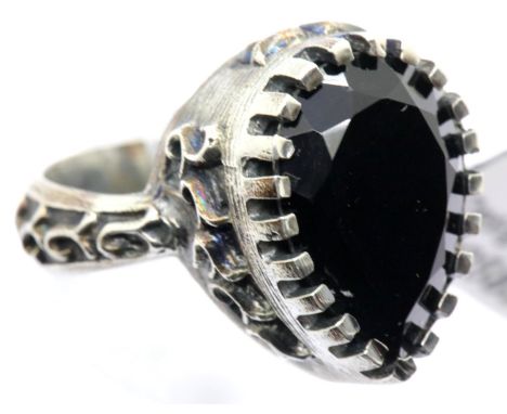Heavy pewter black onyx set ring. Size P, 7.9g. P&amp;P Group 1 (£14+VAT for the first lot and £1+VAT for subsequent lots) 