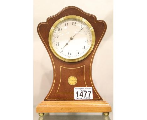 Edwardian inlaid mahogany mantel clock, the movement set into a shaped surround, H: 23 cm, working at time of lotting, H: 37 