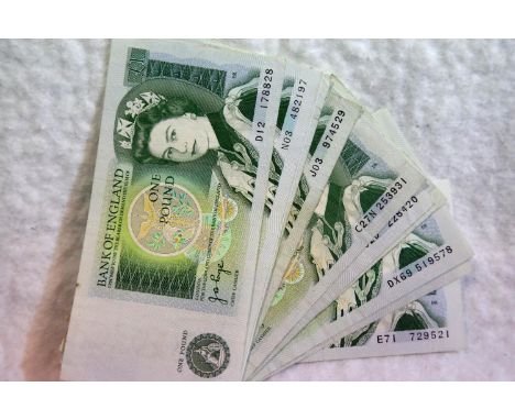 Seventeen small Page £1 notes. P&amp;P Group 1 (£14+VAT for the first lot and £1+VAT for subsequent lots) 
