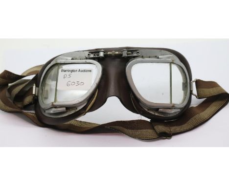 Pair of vintage motorcycle goggles. P&amp;P Group 1 (£14+VAT for the first lot and £1+VAT for subsequent lots) 