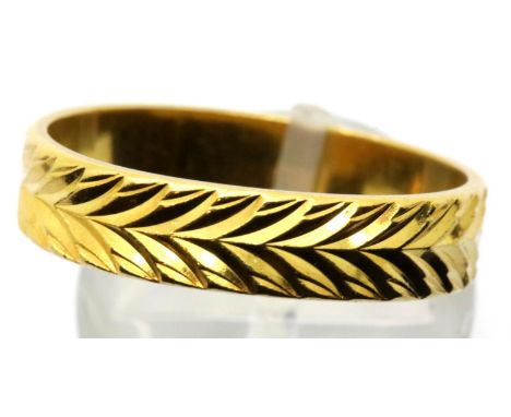 22ct yellow gold brite cut wedding band, size R/S, 5.3g. P&amp;P Group 1 (£14+VAT for the first lot and £1+VAT for subsequent