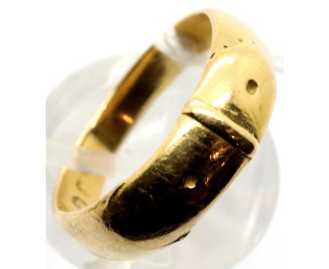 9ct gold heavy band ring, size O/P, 5.7g. P&amp;P Group 1 (£14+VAT for the first lot and £1+VAT for subsequent lots) 