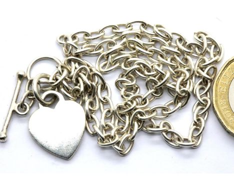 Silver heart and T-bar chain, L: 40 cm. P&amp;P Group 1 (£14+VAT for the first lot and £1+VAT for subsequent lots) 