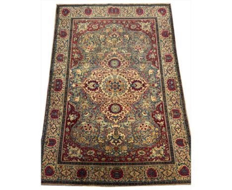 ANTIQUE PERSIAN ESFAHAN RUG. 196cm x 141cm. medallion field.