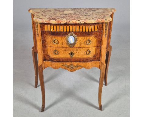 EARLY 20TH CENTURY FRENCH PETITE COMMODE. marble topped, veneered in ash and thuya, decorative frieze, fitted with two drawer